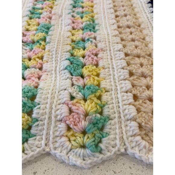 Crocheted Blanket/Throw in Multicolor Hand Made - Picture 9 of 11
